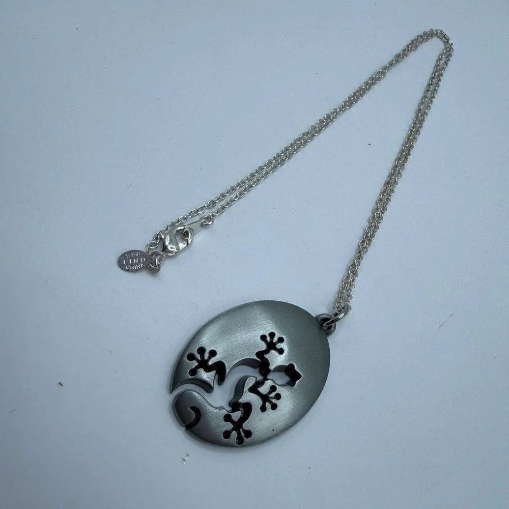 Boho Nature Minimalist Gecko Lizard Pendant Necklace from Lind‎